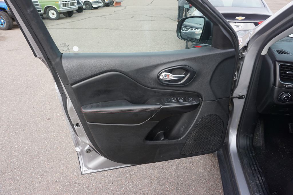 2019 Jeep Cherokee Image 9