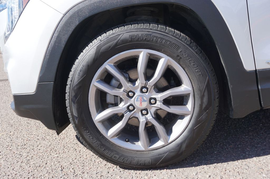 2022 GMC Terrain Image 2