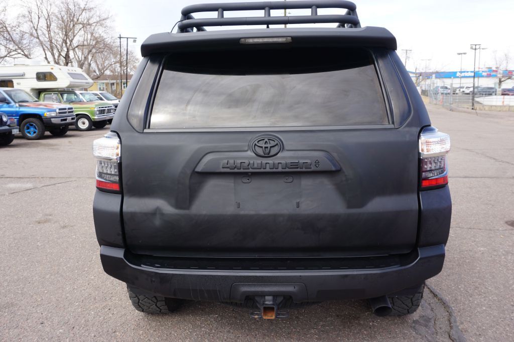 2021 Toyota 4Runner Image 3