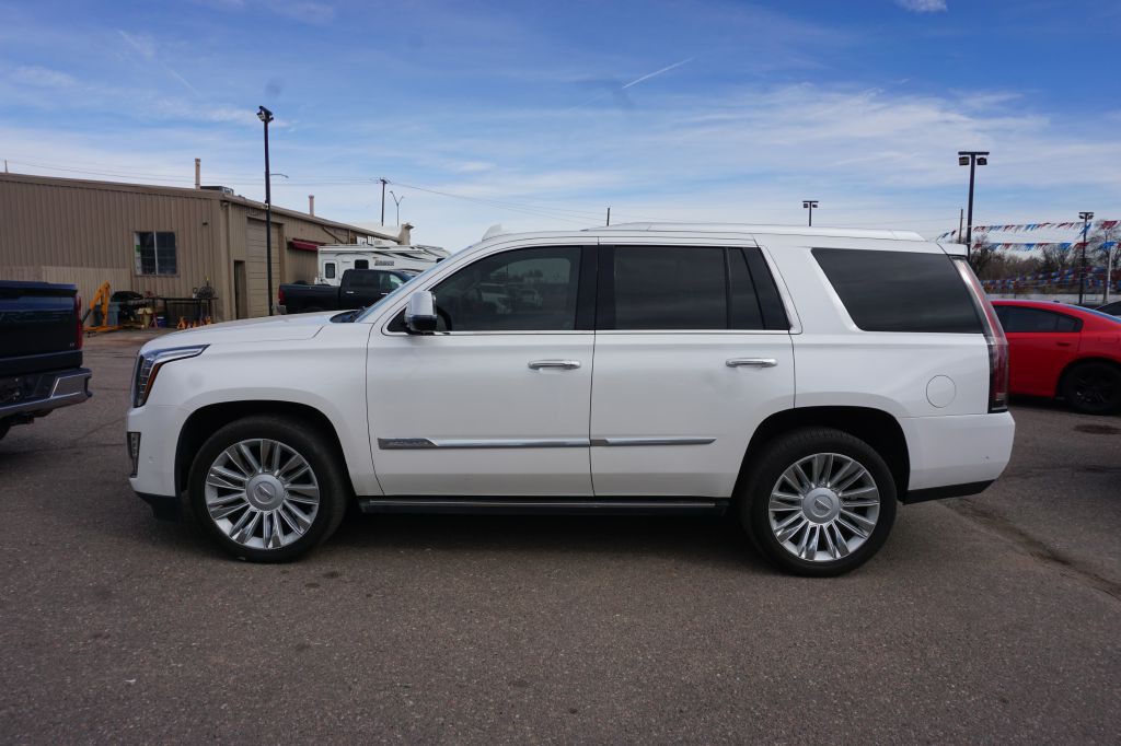 2017 Cadillac Escalade Image 2