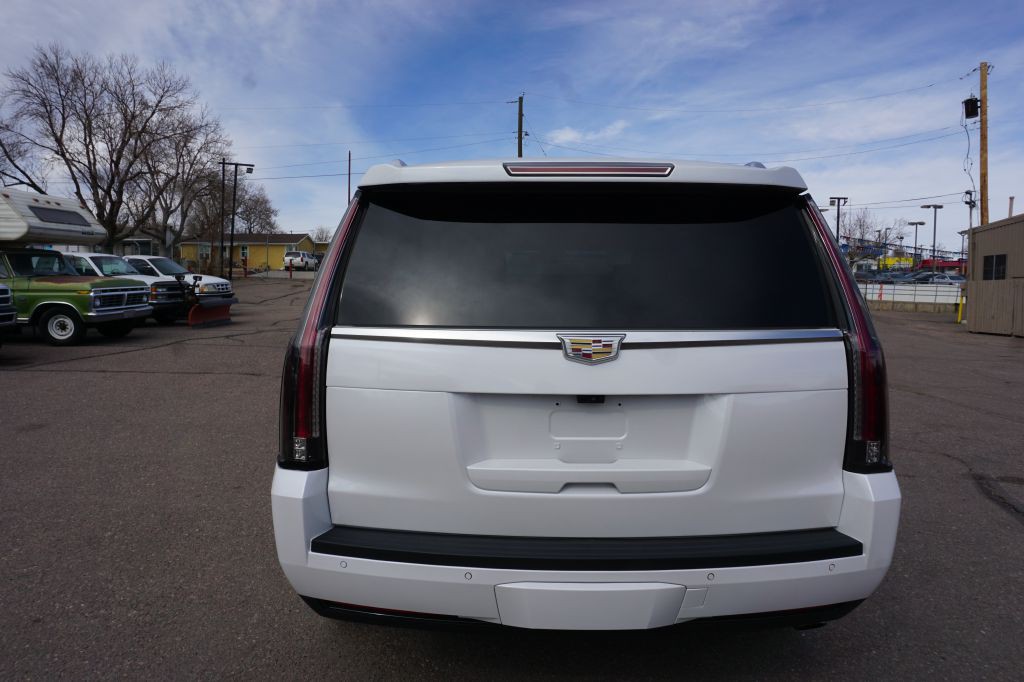 2017 Cadillac Escalade Image 3