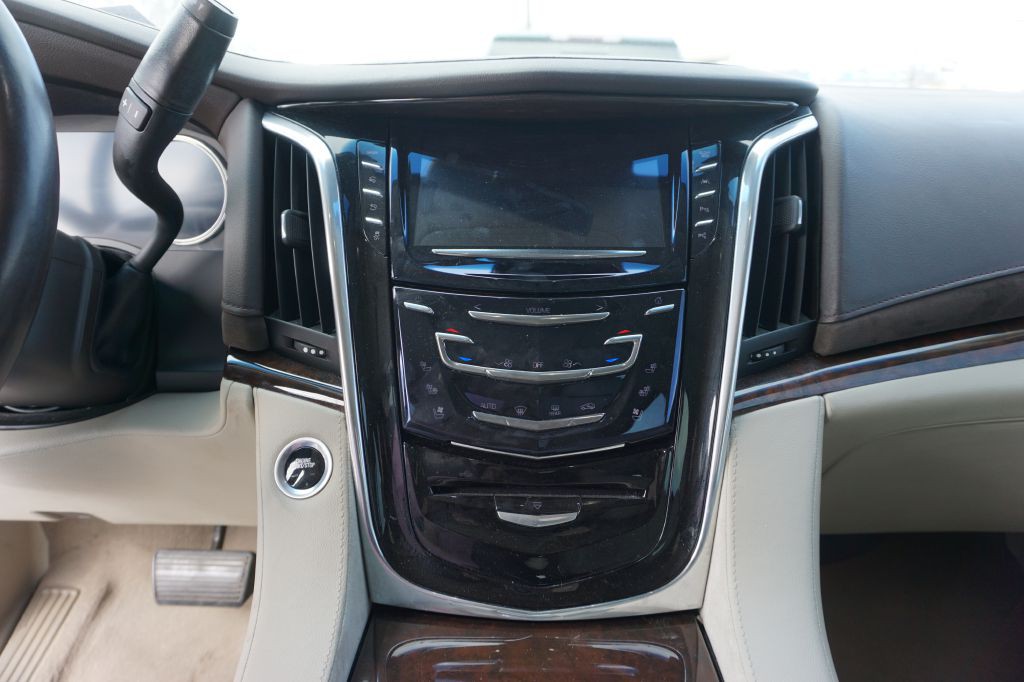 2017 Cadillac Escalade Image 7