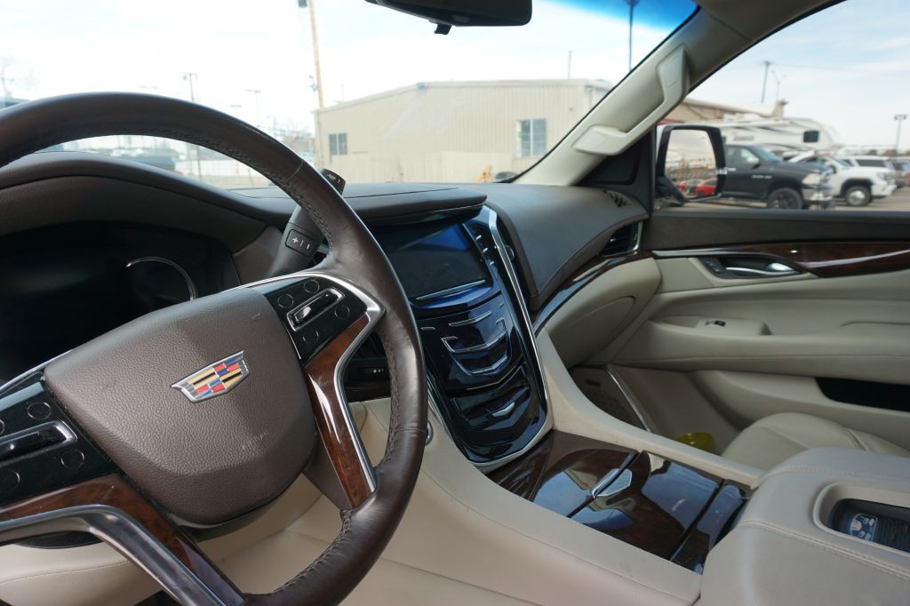 2017 Cadillac Escalade Image 9