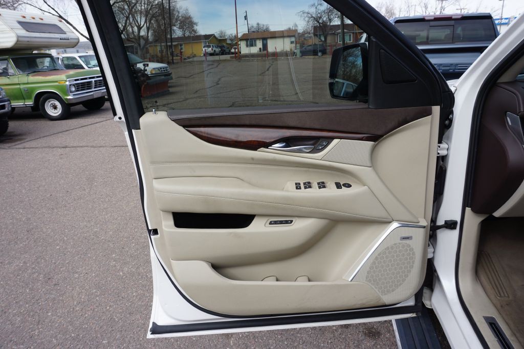 2017 Cadillac Escalade Image 10