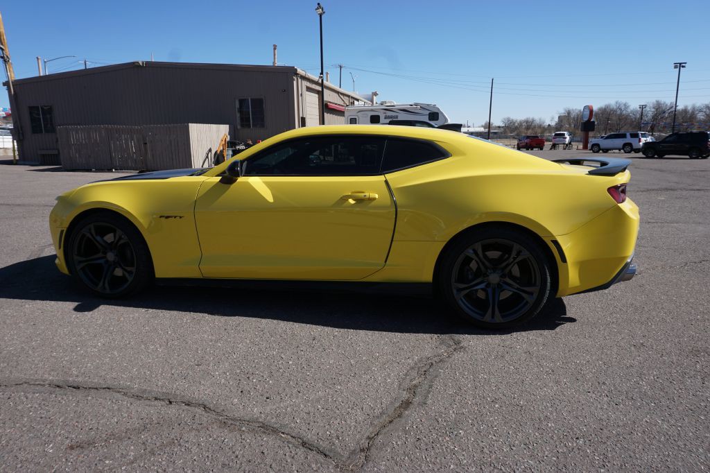 2017 Chevrolet Camaro Image 2