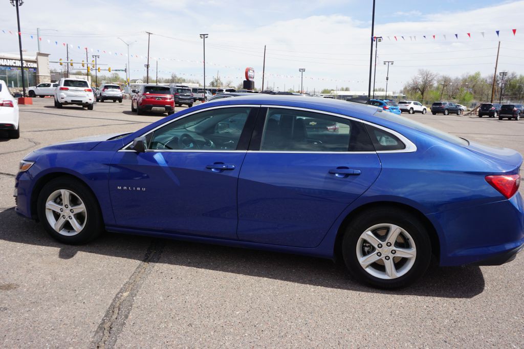 2023 Chevrolet Malibu Image 2