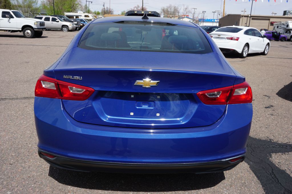 2023 Chevrolet Malibu Image 3