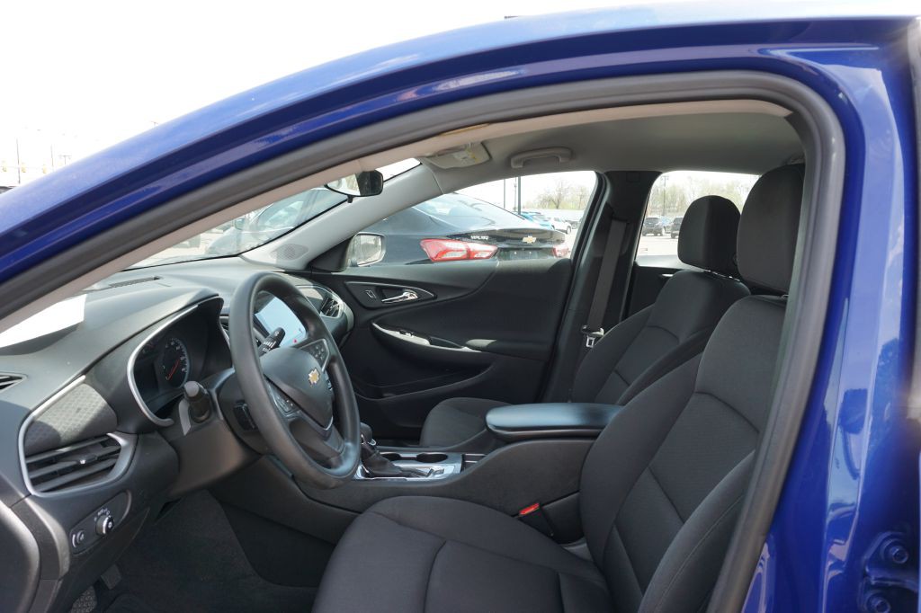 2023 Chevrolet Malibu Image 4