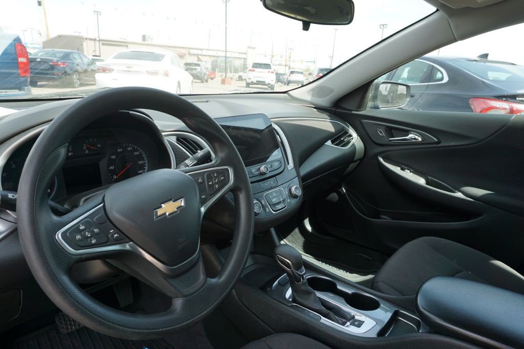 2023 Chevrolet Malibu Image 8