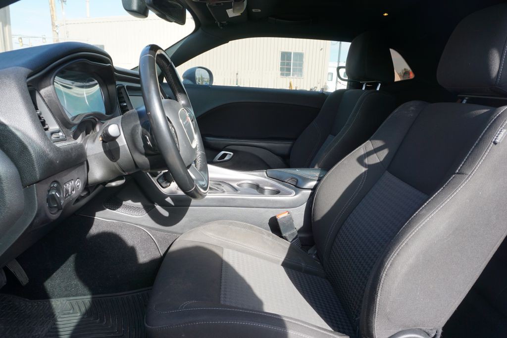 2021 Dodge Challenger Image 6