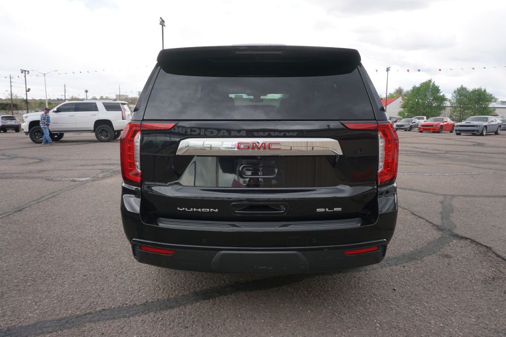 2022 GMC Yukon Image 3