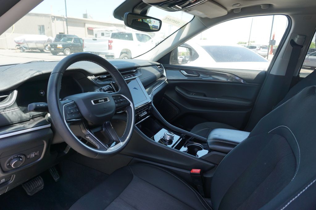 2023 Jeep Grand Cherokee Image 6