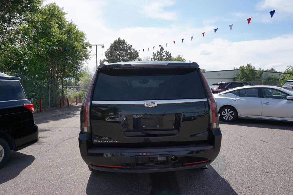 2015 Cadillac Escalade Image 3