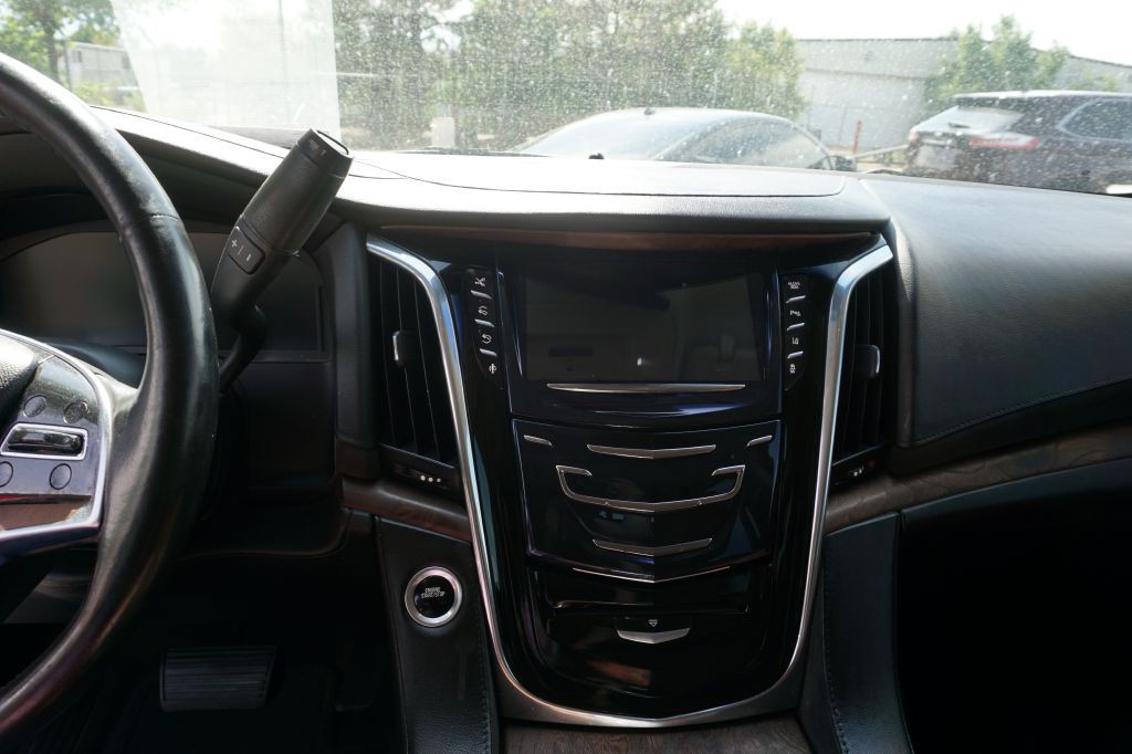 2015 Cadillac Escalade Image 7