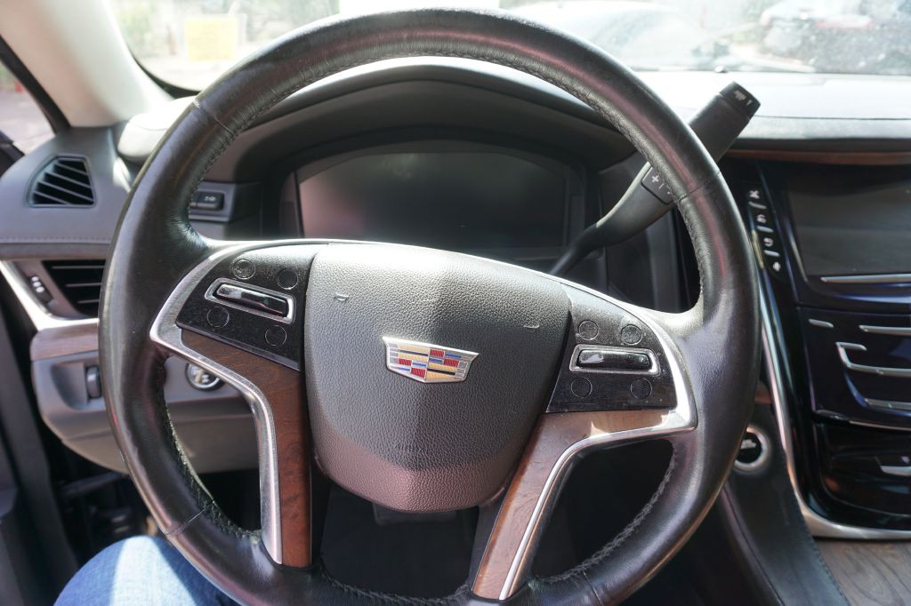 2015 Cadillac Escalade Image 8