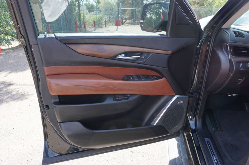 2015 Cadillac Escalade Image 10