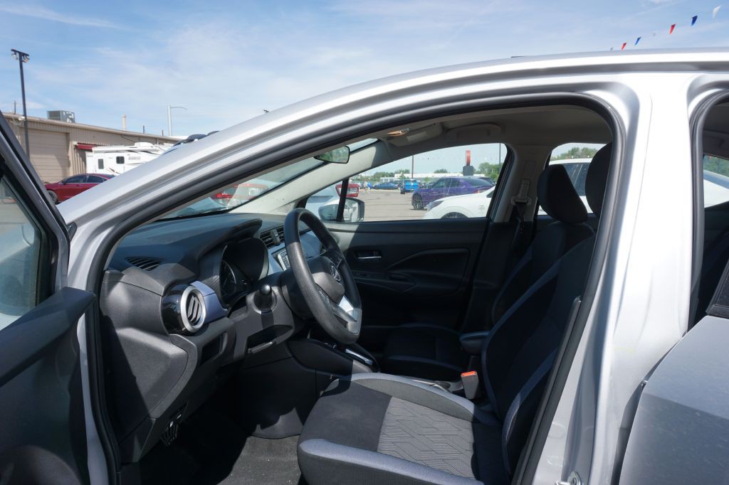 2023 Nissan Versa Image 4