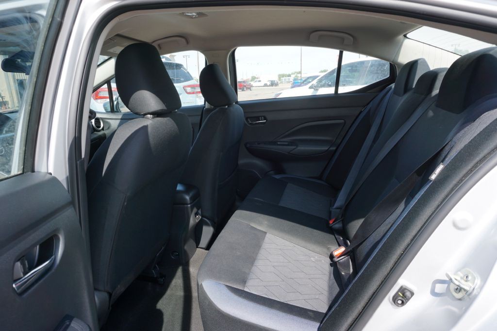 2023 Nissan Versa Image 5