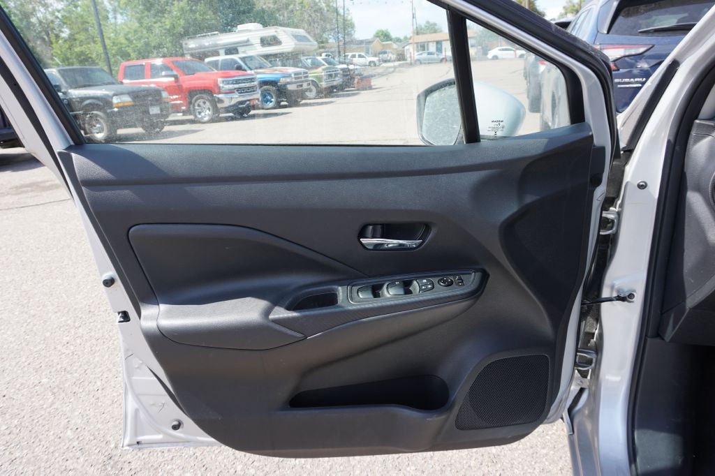 2023 Nissan Versa Image 9