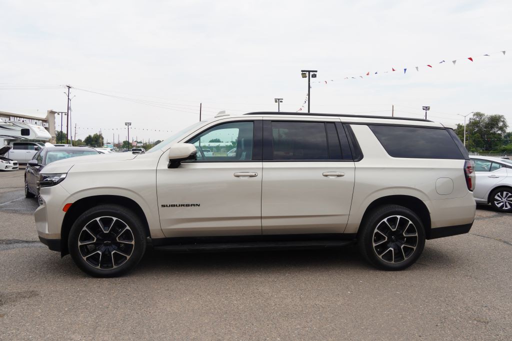 2022 Chevrolet Suburban Image 2