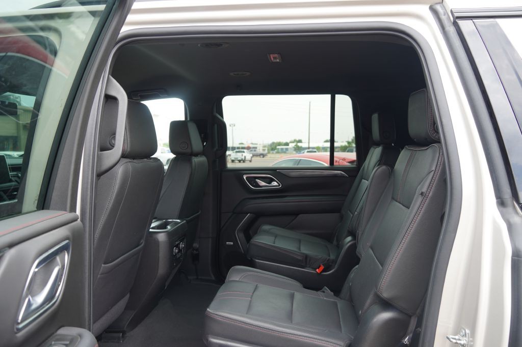 2022 Chevrolet Suburban Image 5