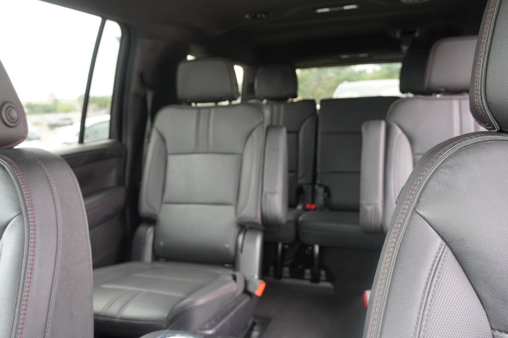 2022 Chevrolet Suburban Image 6