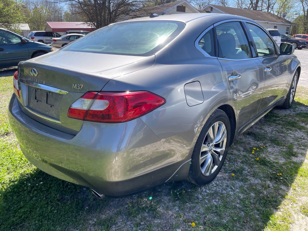 2013 INFINITI M37 Image 3
