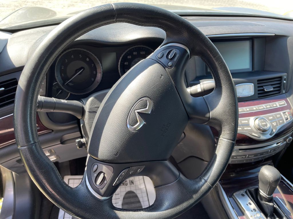 2013 INFINITI M37 Image 6