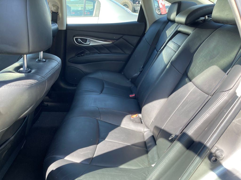 2013 INFINITI M37 Image 8