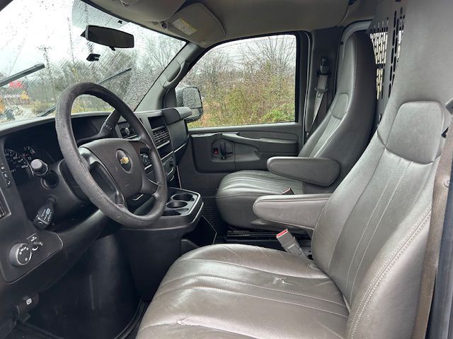 2015 Chevrolet Express Image 3
