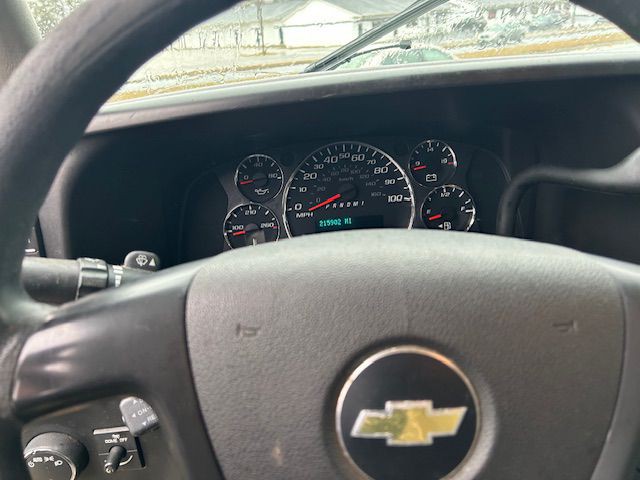 2015 Chevrolet Express Image 4