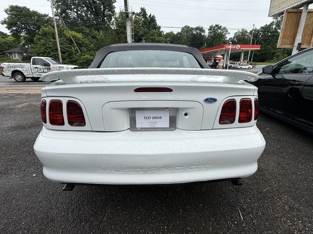 1996 Ford Mustang Image 5