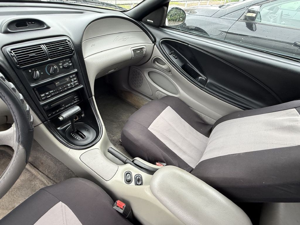 1996 Ford Mustang Image 9