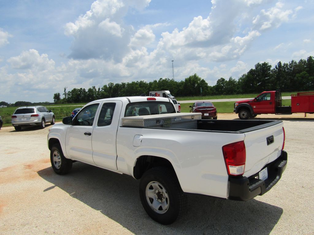 2016 Toyota Tacoma Image 10