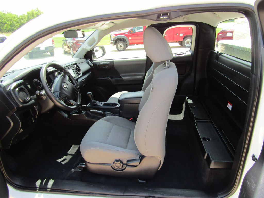 2016 Toyota Tacoma Image 20