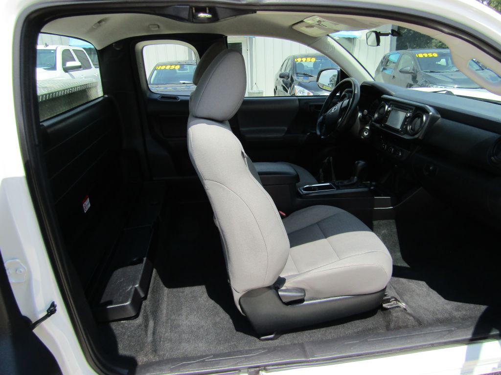 2016 Toyota Tacoma Image 22