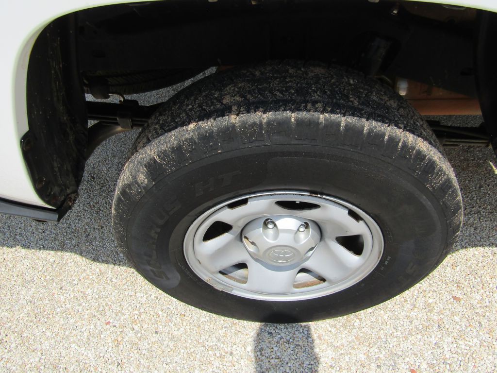 2016 Toyota Tacoma Image 23