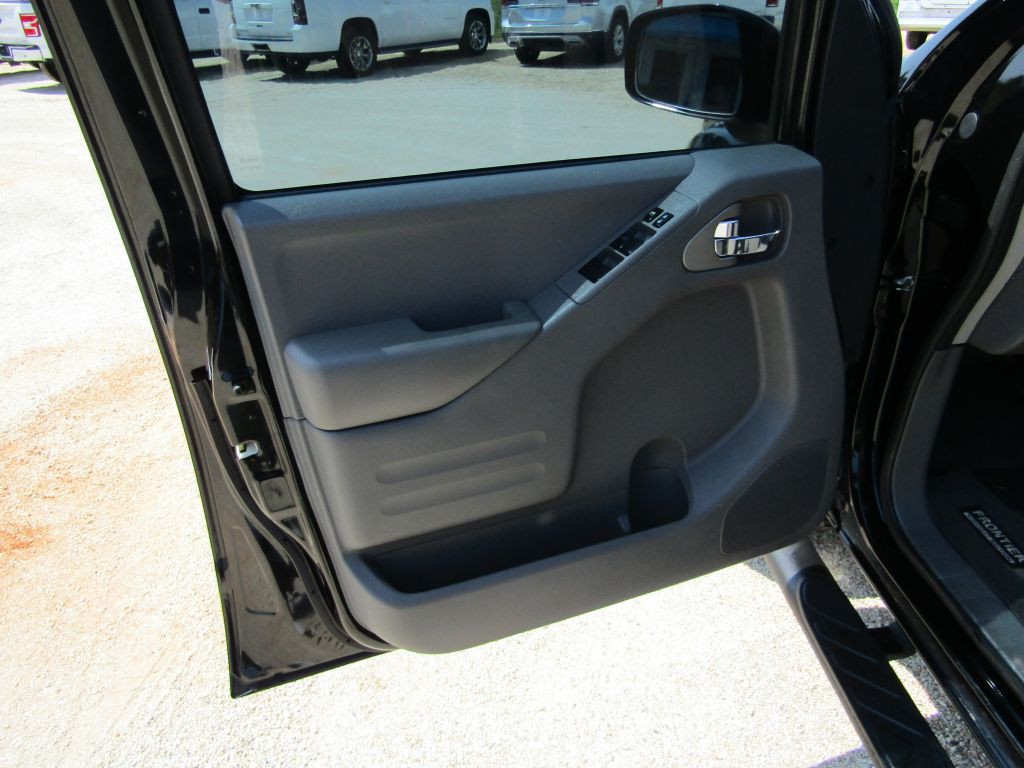 2018 Nissan Frontier Image 18