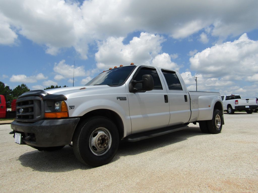 1999 Ford F-350 Image 24
