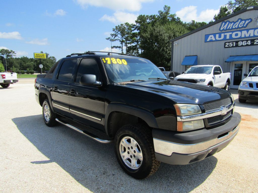 2004 Chevrolet Avalanche Image 2