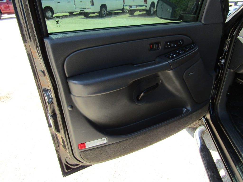 2004 Chevrolet Avalanche Image 21