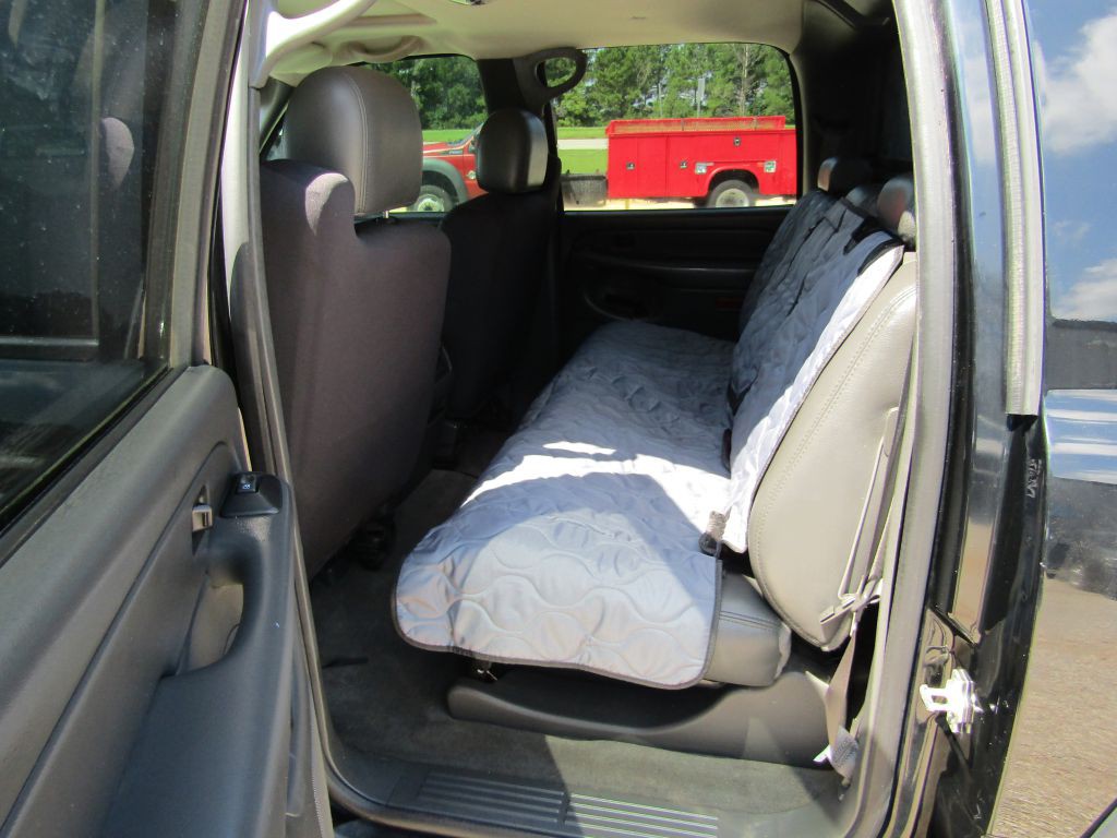 2004 Chevrolet Avalanche Image 23