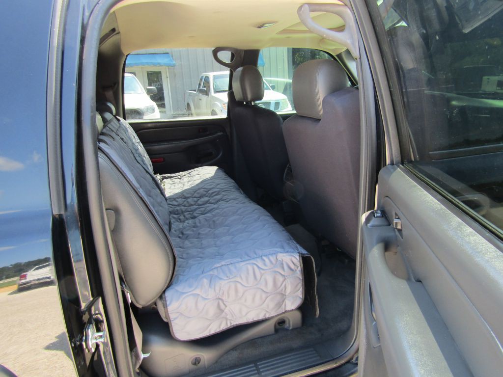 2004 Chevrolet Avalanche Image 24