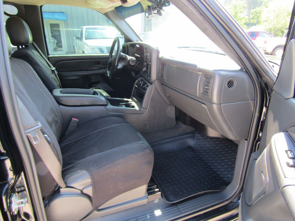 2004 Chevrolet Avalanche Image 25