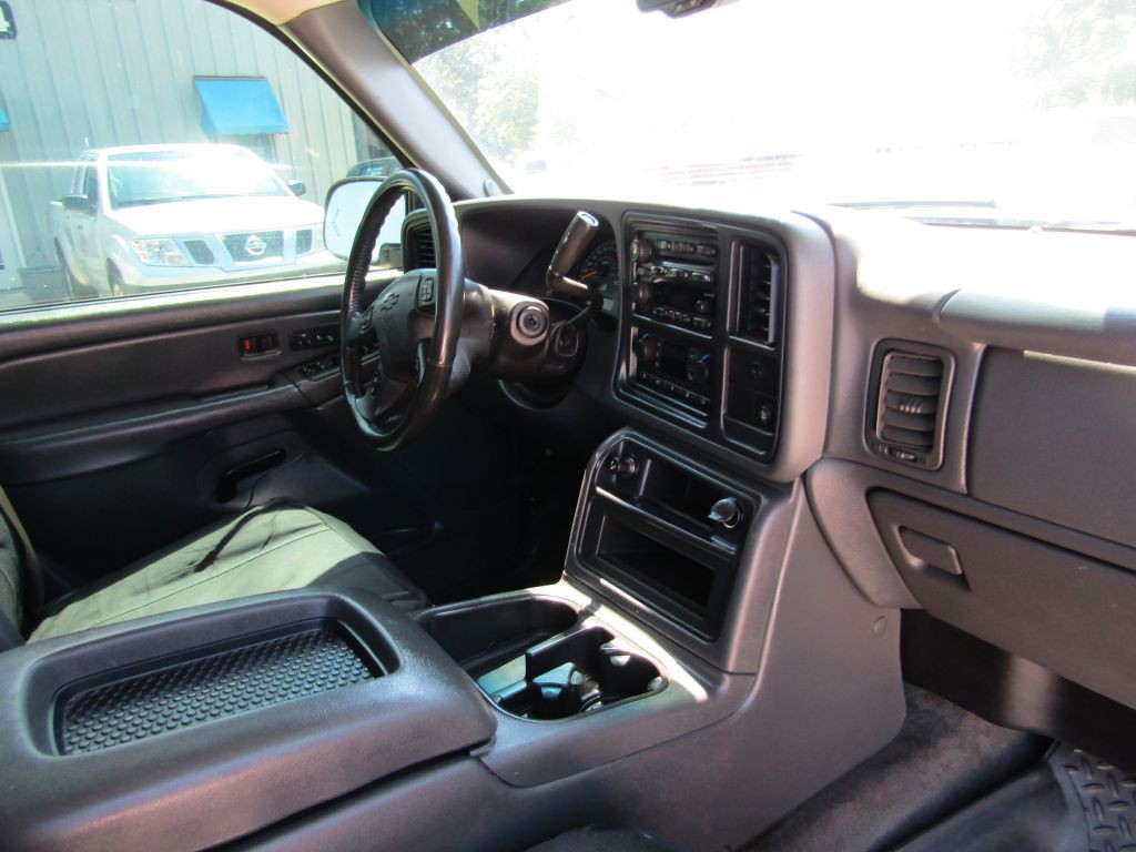 2004 Chevrolet Avalanche Image 26