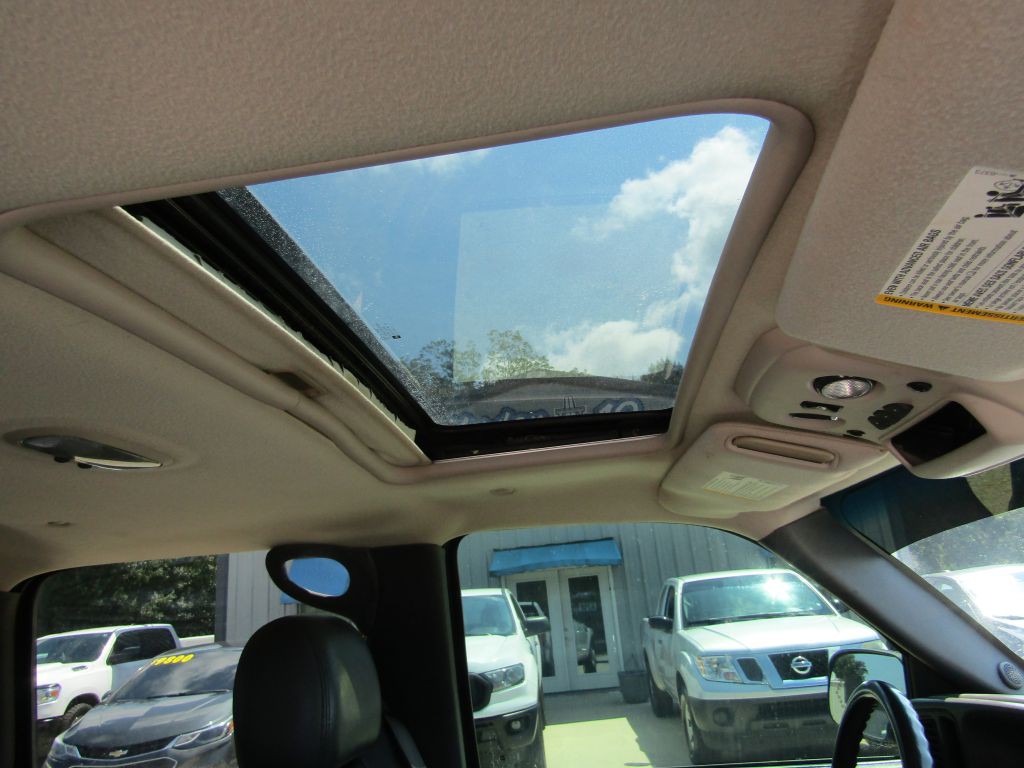 2004 Chevrolet Avalanche Image 27
