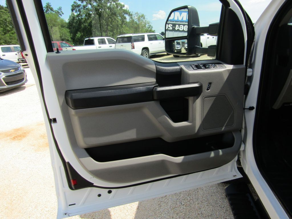 2021 Ford F-250 Image 21