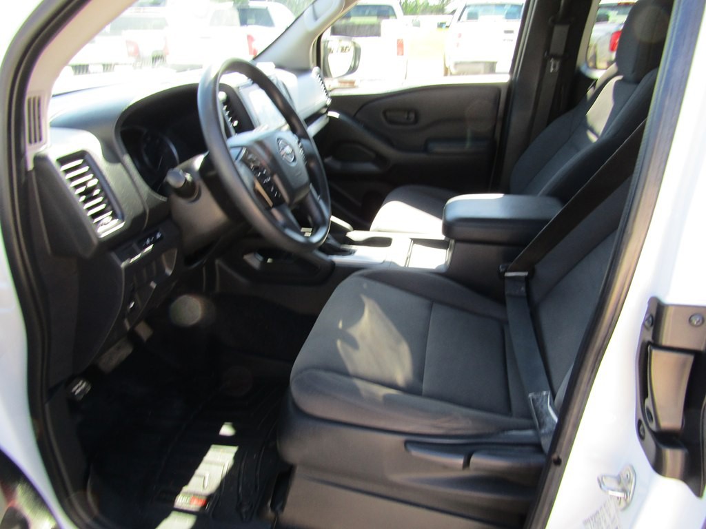 2022 Nissan Frontier Image 24