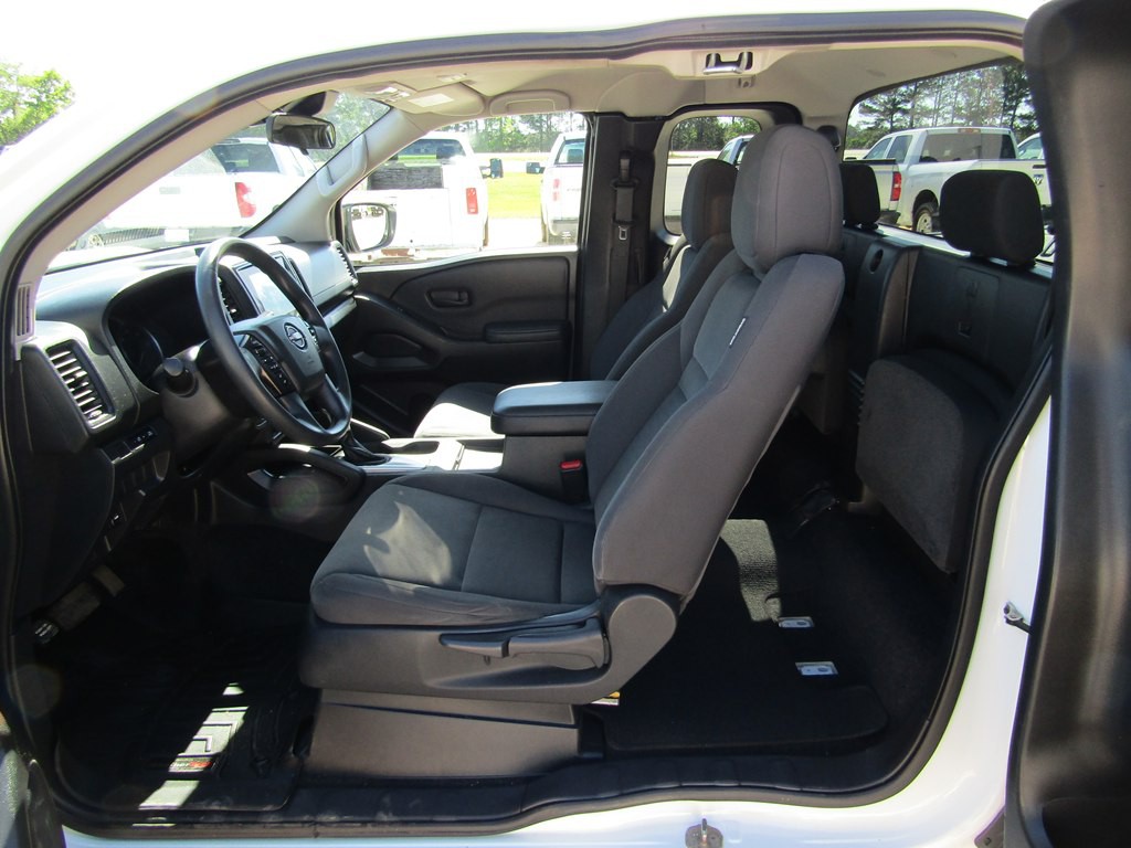 2022 Nissan Frontier Image 25