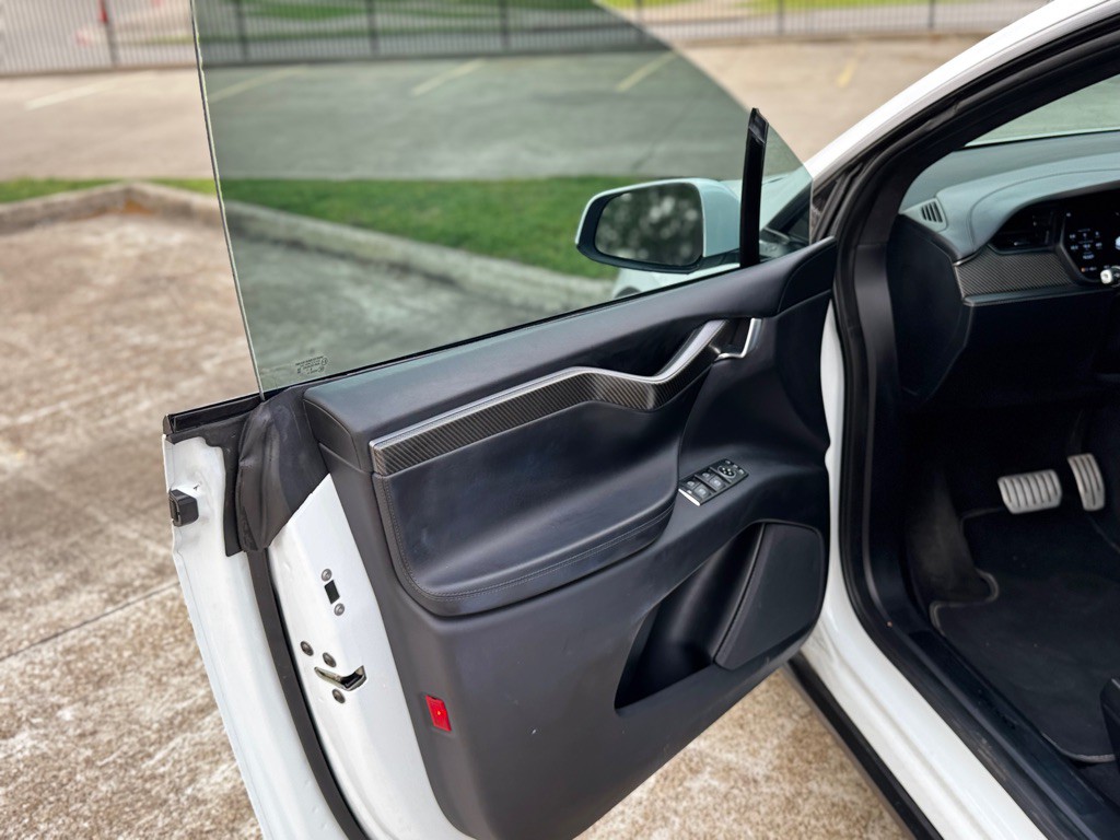 2018 Tesla Model X Image 16